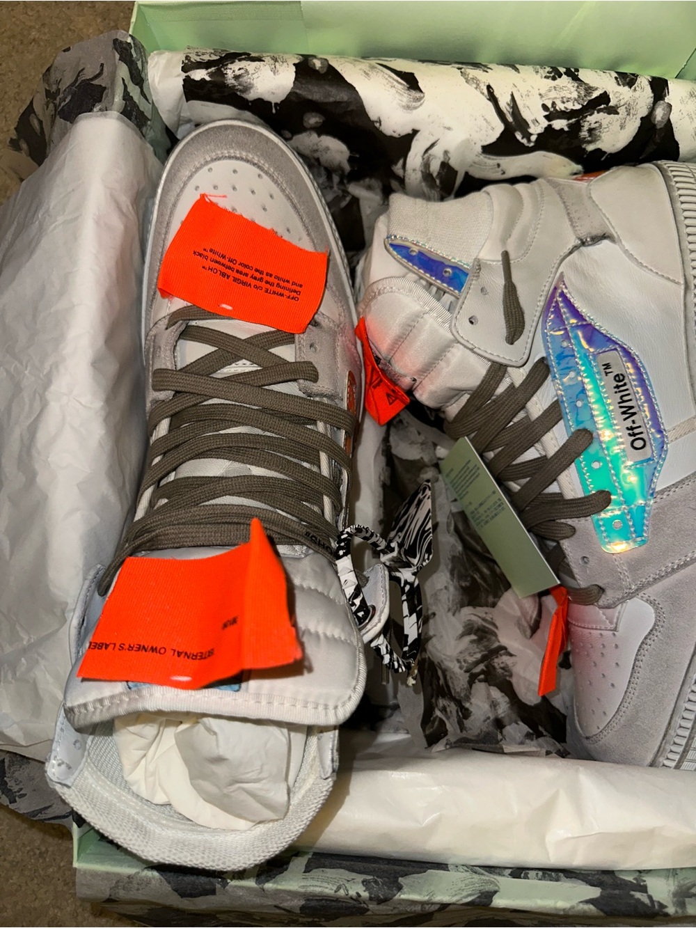 Off-White Men’s Gray and Orange Holographic Low-Top Sneakers